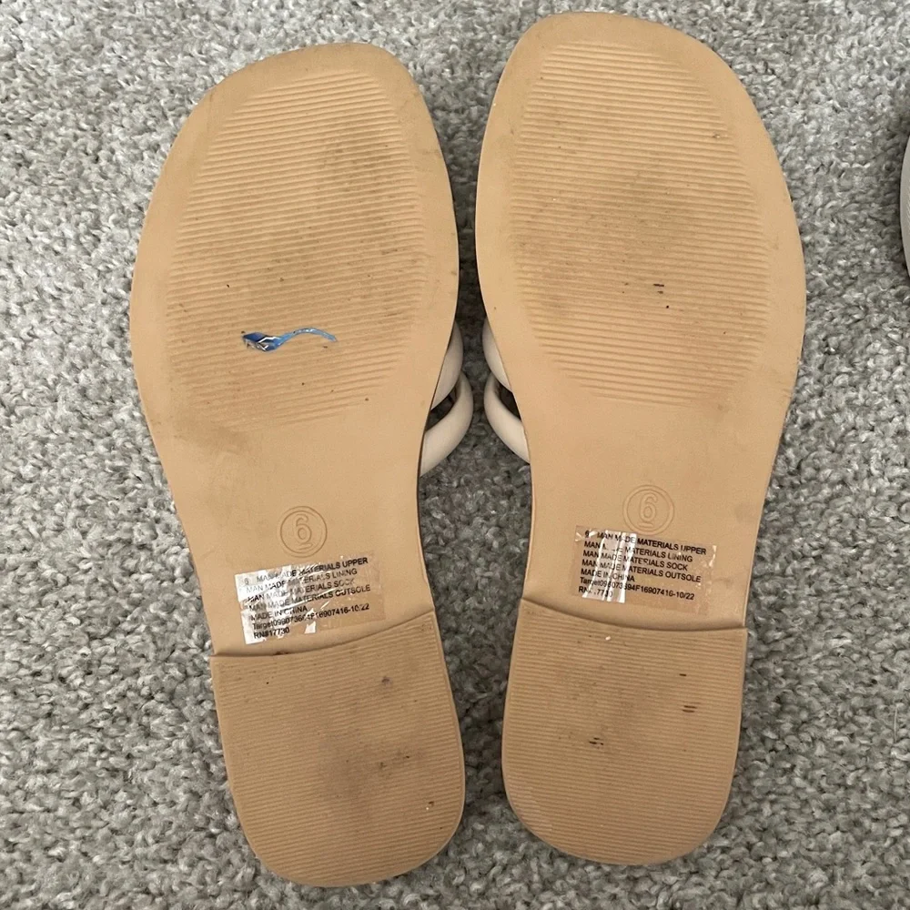 *Target sandals* - Picture 3 of 4